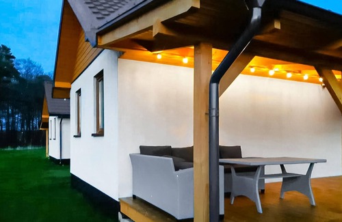 Choczewo House | Family-Friendly Cottage with Lake View near Choczewskie