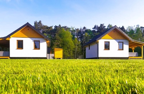 Choczewo House | Family-Friendly Cottage with Lake View near Choczewskie