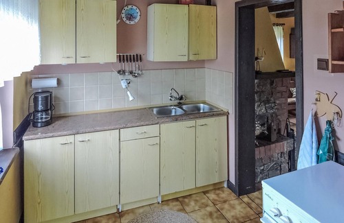 Blanki House | Comfortable Vacation Home with Private Garden by Lake Symsar