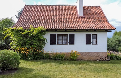 Blanki House | Comfortable Vacation Home with Private Garden by Lake Symsar
