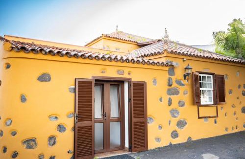 Los Realejos Villa | Relaxing Retreat at Pradera de Melo with Heated Pool & BBQ