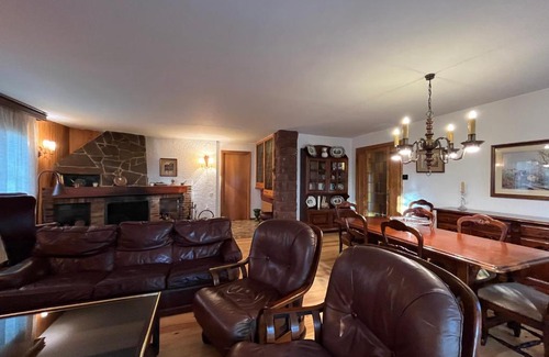 Prades House | Experience Comfort at Prades Cal Rueda - Pet and Child Friendly