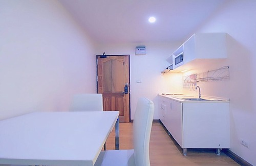 Ratchadaphisek Condo | Discover Pradya Place Ratchada-Huai Khwang with Kitchen Access