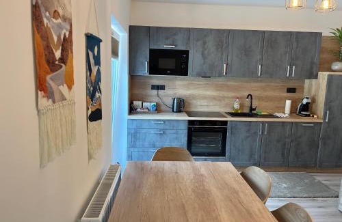 Tuchomerice Apartment | Prague Airport Family Lodging