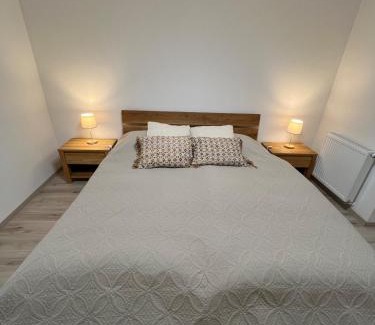 Tuchomerice Apartment | Prague Airport Family Lodging