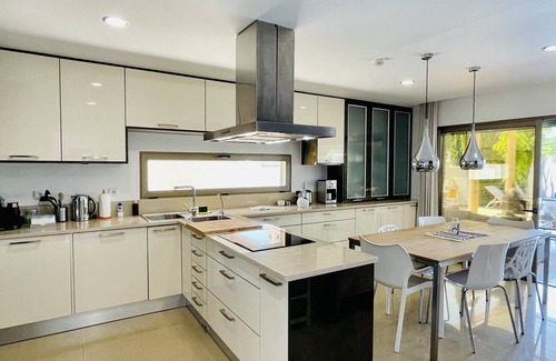 Castelo Villa | Explore Praia by Check-in Portugal: Family-Friendly Retreat