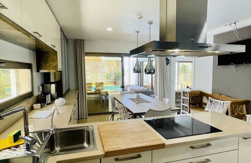 Castelo Villa | Explore Praia by Check-in Portugal: Family-Friendly Retreat