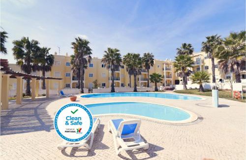 Manta Rota Apartment | Seaside Retreat at Praia da Lota Resort – Beachfront Stay