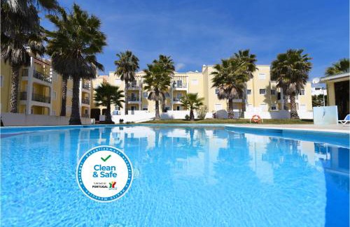 Manta Rota Apartment | Seaside Retreat at Praia da Lota Resort – Beachfront Stay