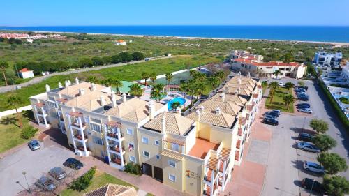 Manta Rota Apartment | Seaside Retreat at Praia da Lota Resort – Beachfront Stay