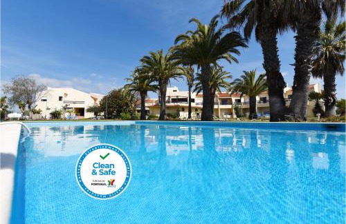 Manta Rota Hotel | Beachfront Bliss at Praia da Lota Resort - Family Friendly
