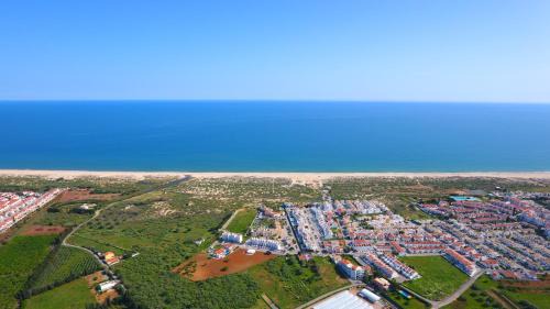 Manta Rota Hotel | Beachfront Bliss at Praia da Lota Resort - Family Friendly