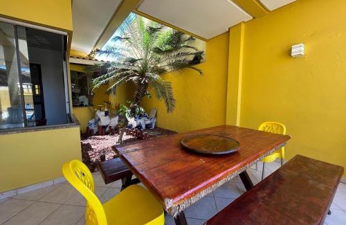 Ipitanga House | Relax at Praia de Ipitanga: Family-Friendly with Pool
