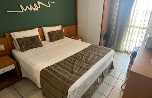 Praia do Canto Apartment | Oceanfront Praia do Canto Apart Hotel with Pool & Views