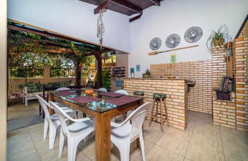 Mariscal House | Perfect Getaway at Praia do Mariscal for 10 Guests