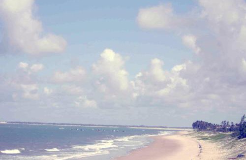 Zumbi House | Relaxing Beach Retreat with Pool & BBQ in Private Condo