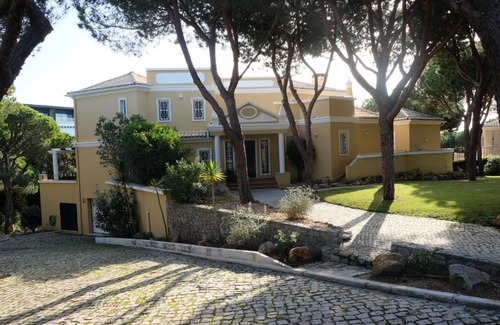 Castro Marim Villa | Praia Verde 130: Oceanfront Bliss with Pool & Hot Tub