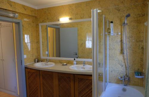 Castro Marim Villa | Praia Verde 130: Oceanfront Bliss with Pool & Hot Tub