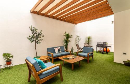 La Joya House | Exceptional Praiano San Marino: 4-Star Pet-Friendly Getaway