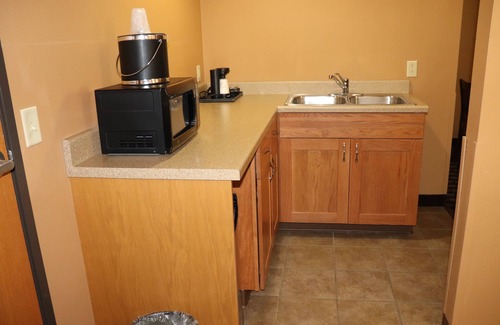 Holmen Hotel | Budget-Friendly Comfort at Prairie Inn and Suites Holmen