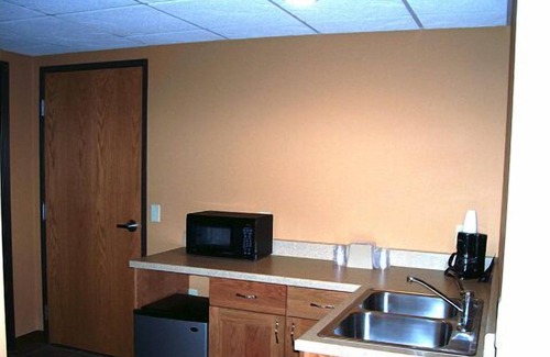 Holmen Hotel | Budget-Friendly Comfort at Prairie Inn and Suites Holmen