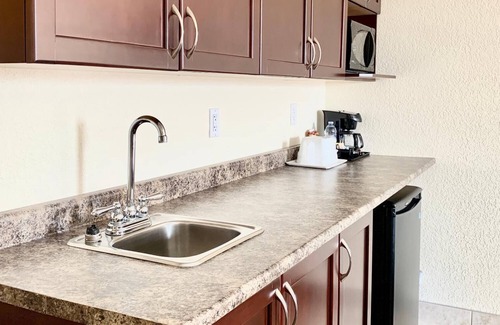 Unity Hotel | Ideally Located Prairie Moon Inn & Suites in Unity