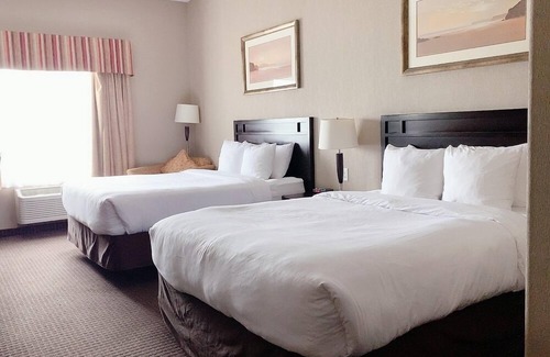 Sylvan Lake Hotel | Discover Prairie Moon Inn: Eco-Friendly Retreat in Sylvan Lake