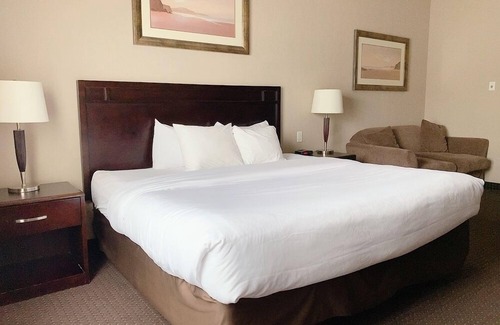 Sylvan Lake Hotel | Discover Prairie Moon Inn: Eco-Friendly Retreat in Sylvan Lake