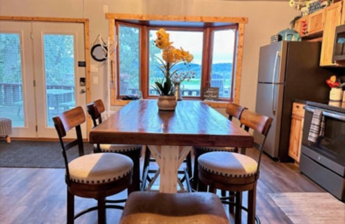 Prairie Du Chien Cabin | Pet-Friendly Prairiedise Mississippi Riverside Retreat Awaits!