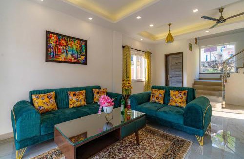 Kaul Villa | River View Retreat: Pet-Friendly Haven with Plunge Pool