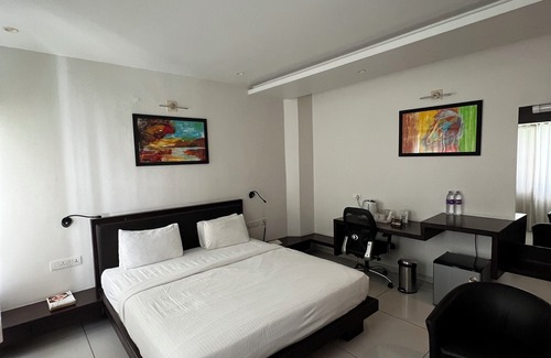 Vadodara Hotel | Prakruti Resort