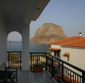 Monemvasia Hotel | Pet-Friendly Pramataris with Oceanfront Views & Great Ratings