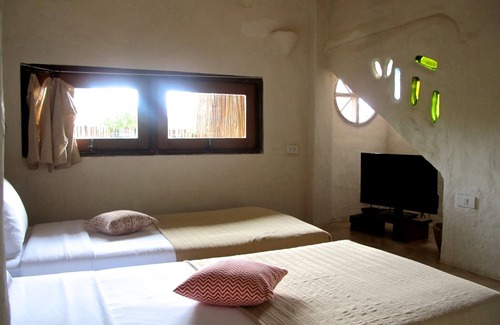 Pak Nam Pran Hotel | Discover Pranberry Earth: Family-Friendly with Pool & Breakfast