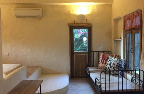 Pak Nam Pran Hotel | Discover Pranberry Earth: Family-Friendly with Pool & Breakfast