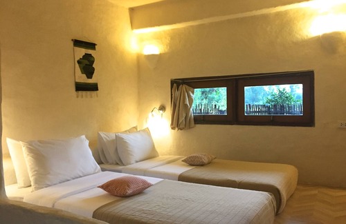 Pak Nam Pran Hotel | Discover Pranberry Earth: Family-Friendly with Pool & Breakfast