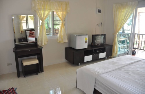 Takua Pa Hotel | Ocean View Pranee Beach Bungalows - Rated 9.6/10 by Guests