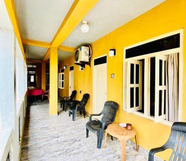 Bandaramulla House | Beachfront Bliss at Praneeth Guest House with Ocean Views
