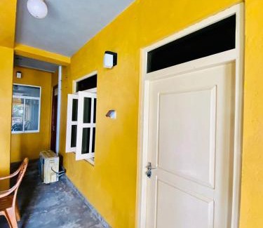 Bandaramulla House | Beachfront Bliss at Praneeth Guest House with Ocean Views