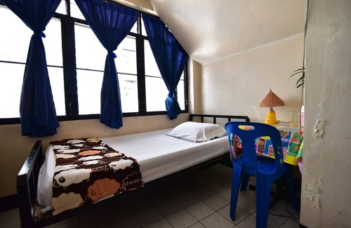 Wat Bowon Niwet House | Budget-Friendly Stay at Prasuri Guest House with Breakfast
