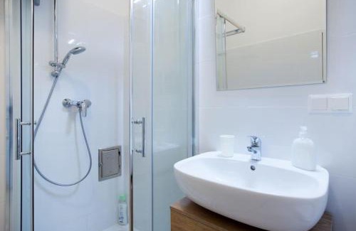 Stuwerviertel Apartment | Convenient Prater Studio Near Fair, UN, WU & City Center
