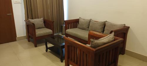 Kannur Hotel | Budget-Friendly Stay at Pratheeksha International Hotel