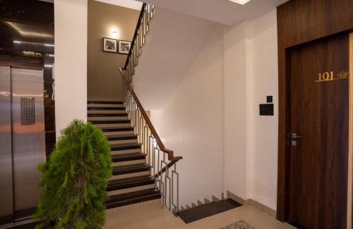 Sanwer Hotel | Family-Friendly Stay at Alba Inn Luv Kush Square