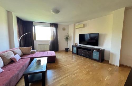 Pravets Apartment | Experience Pravets Lake Panorama Apartments with Pool & Spa