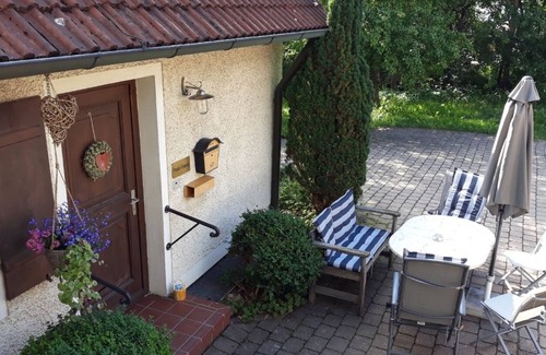 Westheim Apartment | Praxis Löwenzahn: Family-Friendly Retreat by Franconian Lakes