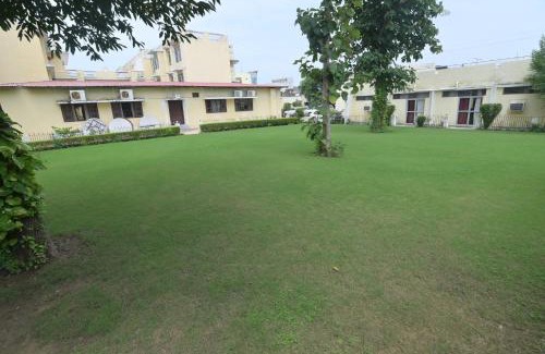 Phulpur Hotel | Discover Prayag Bhagirath Resort: Family-Friendly Retreat