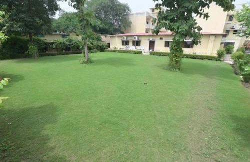 Phulpur Hotel | Discover Prayag Bhagirath Resort: Family-Friendly Retreat