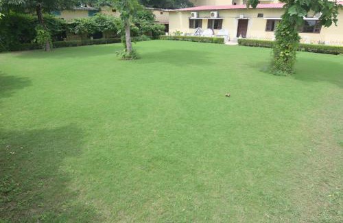 Phulpur Hotel | Discover Prayag Bhagirath Resort: Family-Friendly Retreat