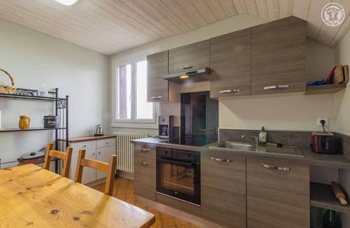Trevignin House | Discover Pre Charville - Lake View Getaway with Breakfast