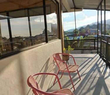 Fraijanes Ski Chalet | Charming Cabaña in Fraijanes - Pet Friendly & Highly Rated