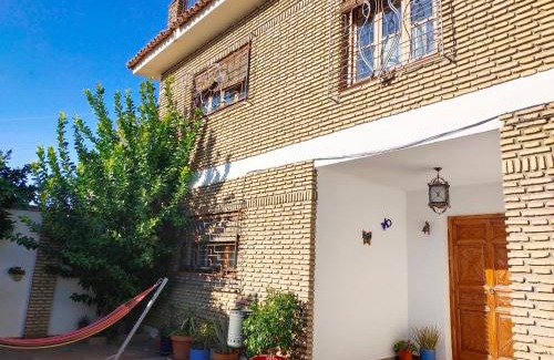 San Jeronimo House | Elegant Home with Patio in Sevilla - Perfect for Families